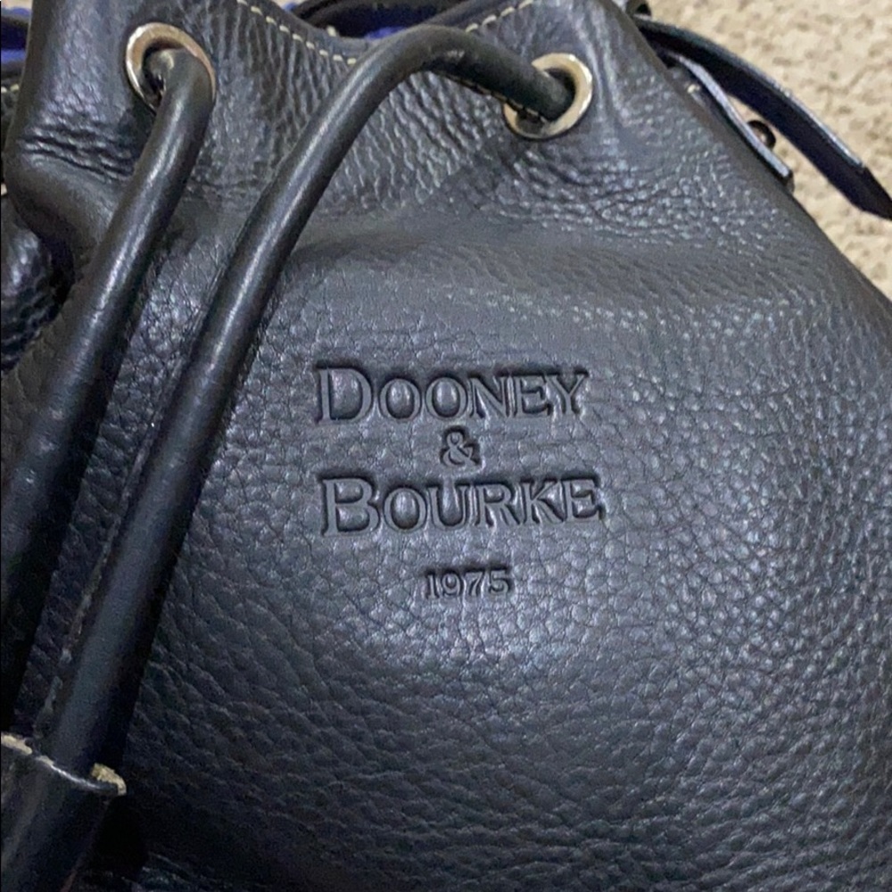 Black leather Dooney & Bourke Handbag - Picture 3 of 7